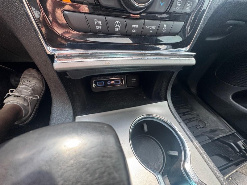 Jeep Grand Cherokee Vehicle Image 20