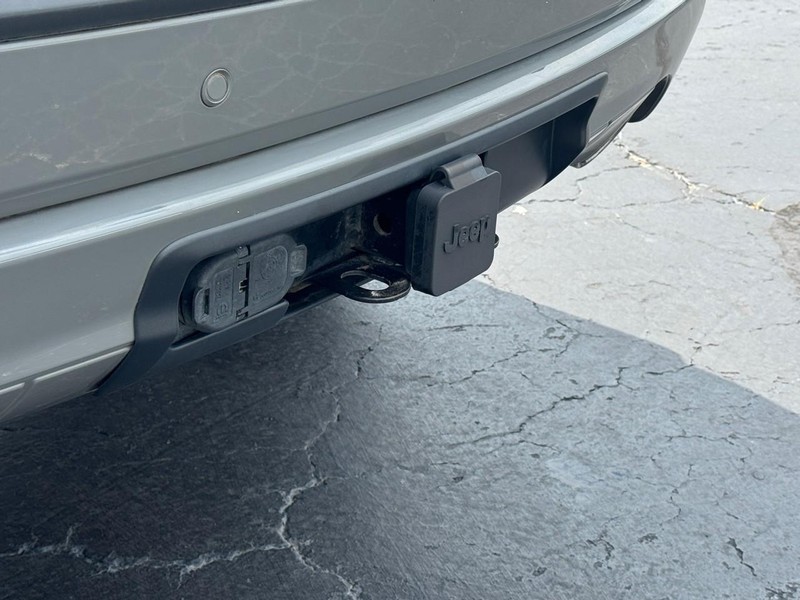 Jeep Grand Cherokee Vehicle Image 22