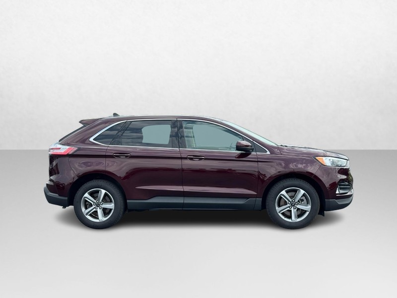 Ford Edge Vehicle Full-screen Gallery Image 02
