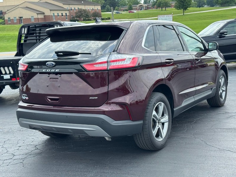 Ford Edge Vehicle Full-screen Gallery Image 03