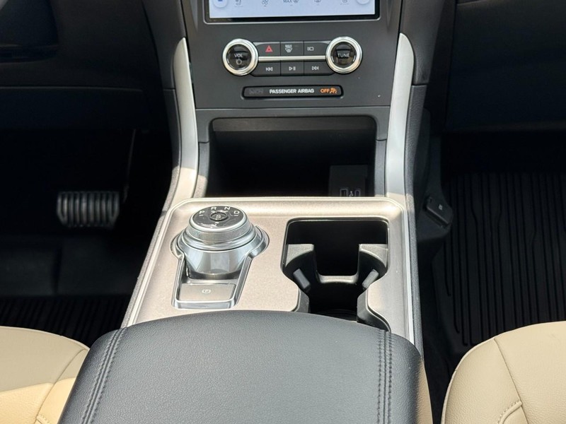 Ford Edge Vehicle Full-screen Gallery Image 14