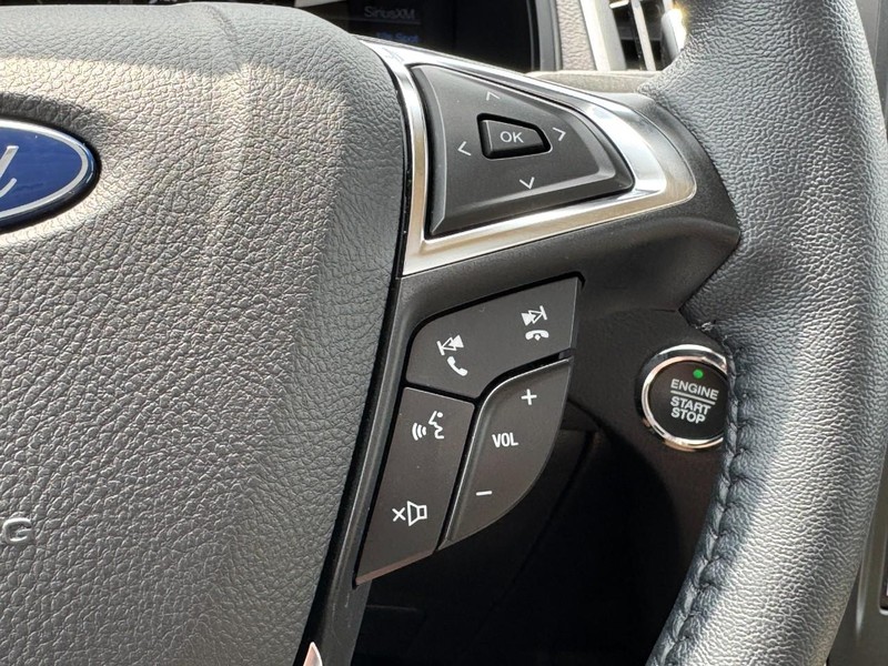 Ford Edge Vehicle Full-screen Gallery Image 17