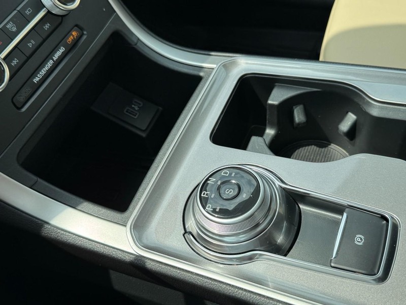 Ford Edge Vehicle Full-screen Gallery Image 19