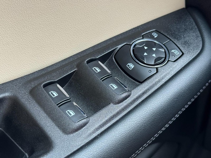 Ford Edge Vehicle Full-screen Gallery Image 22
