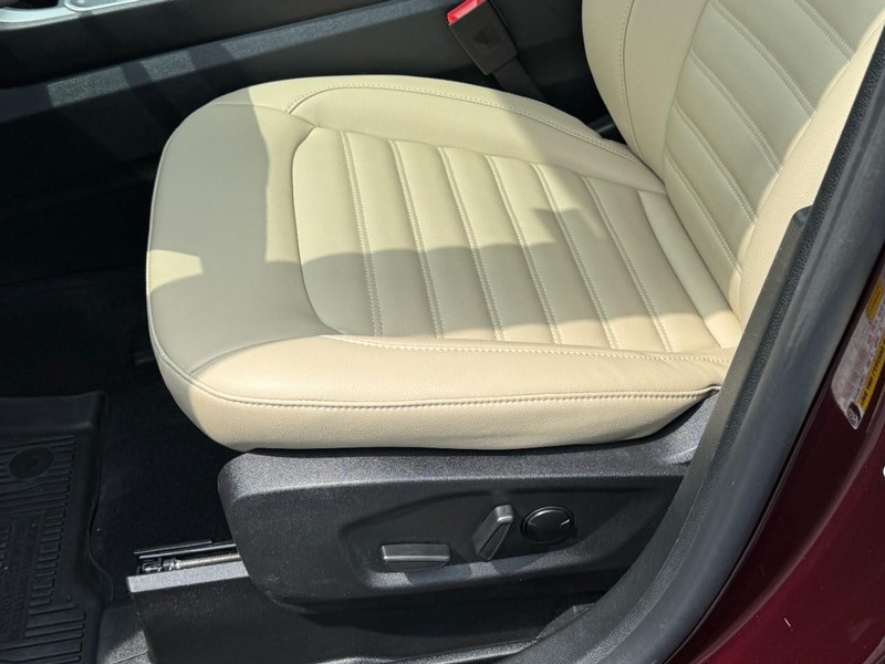 Ford Edge Vehicle Full-screen Gallery Image 23