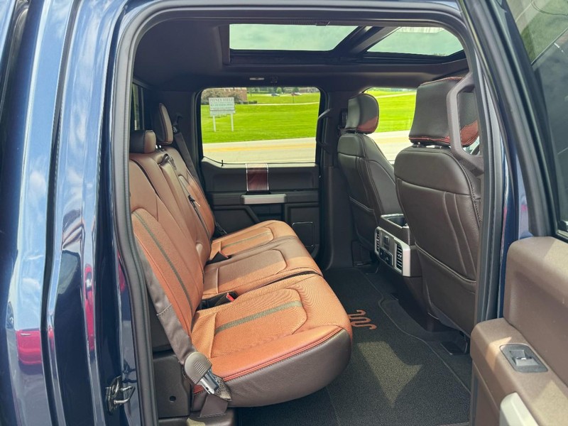 Ford F-150 Vehicle Full-screen Gallery Image 10
