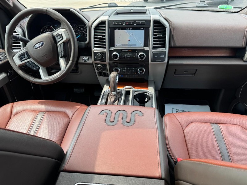 Ford F-150 Vehicle Full-screen Gallery Image 11