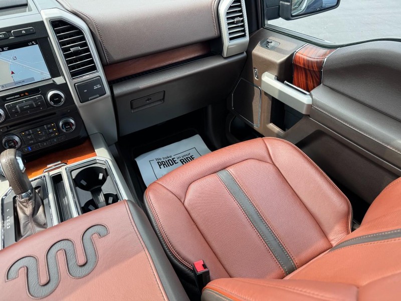 Ford F-150 Vehicle Full-screen Gallery Image 15