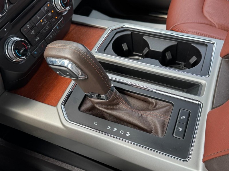 Ford F-150 Vehicle Full-screen Gallery Image 21