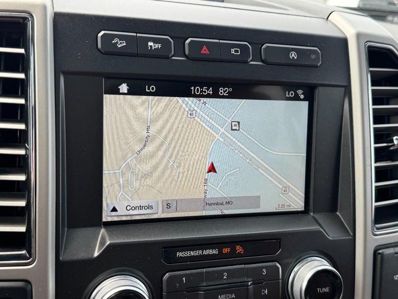 Ford F-150 Vehicle Full-screen Gallery Image 22