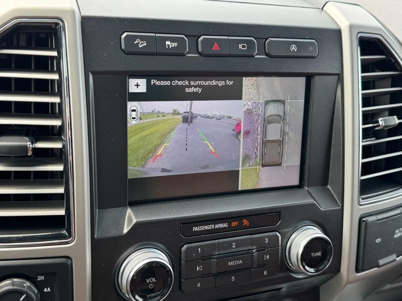 Ford F-150 Vehicle Full-screen Gallery Image 23