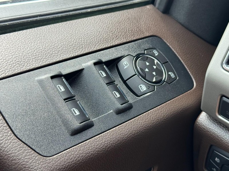 Ford F-150 Vehicle Full-screen Gallery Image 24