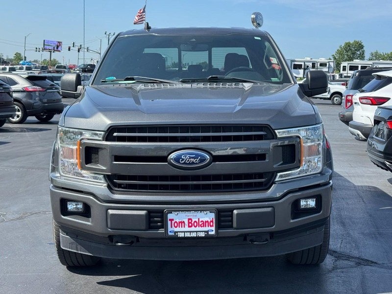 Ford F-150 Vehicle Full-screen Gallery Image 09