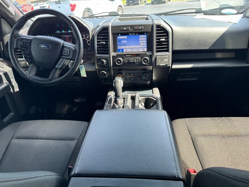 Ford F-150 Vehicle Full-screen Gallery Image 11