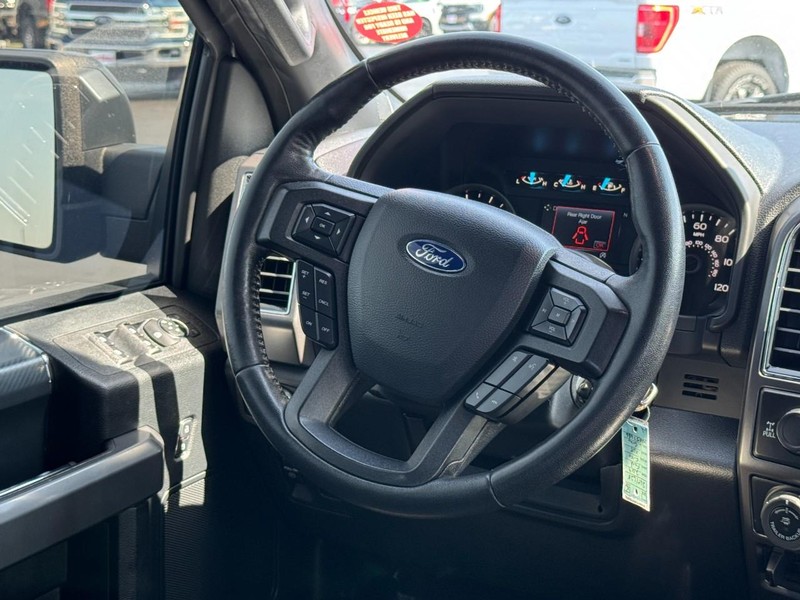 Ford F-150 Vehicle Full-screen Gallery Image 12