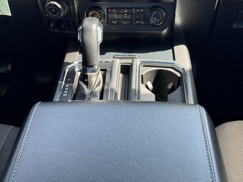 Ford F-150 Vehicle Full-screen Gallery Image 14