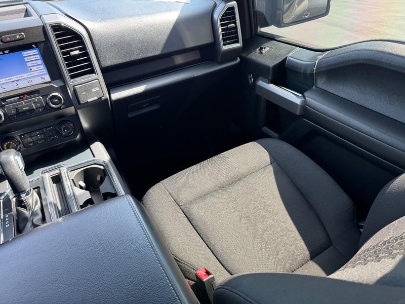 Ford F-150 Vehicle Full-screen Gallery Image 15