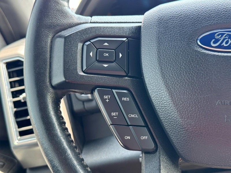Ford F-150 Vehicle Full-screen Gallery Image 16