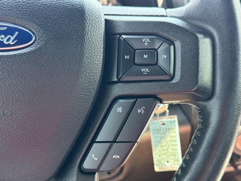 Ford F-150 Vehicle Full-screen Gallery Image 17