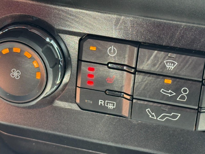 Ford F-150 Vehicle Full-screen Gallery Image 19