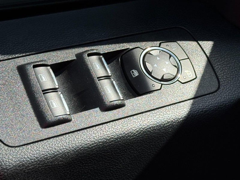 Ford F-150 Vehicle Full-screen Gallery Image 22