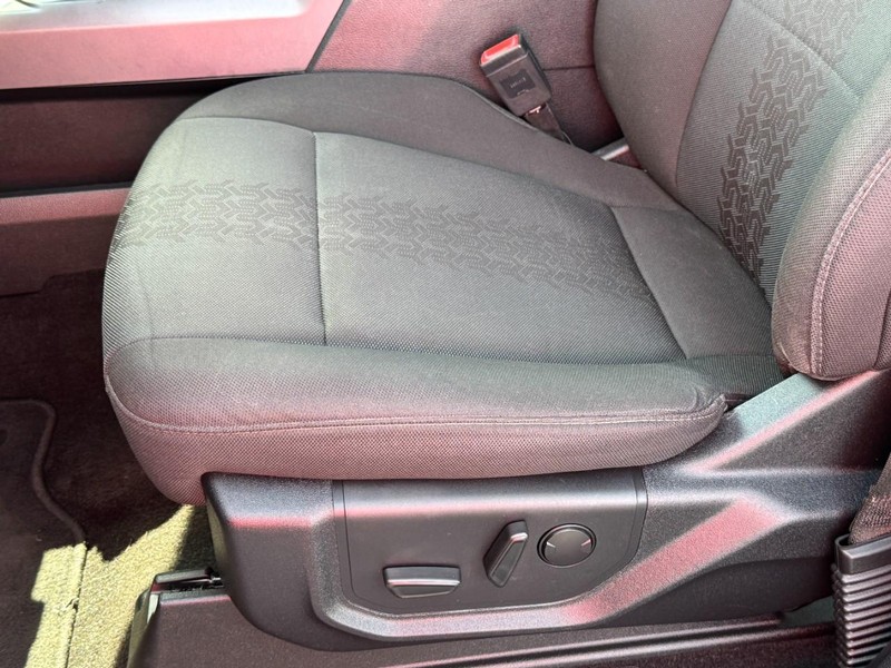 Ford F-150 Vehicle Full-screen Gallery Image 23