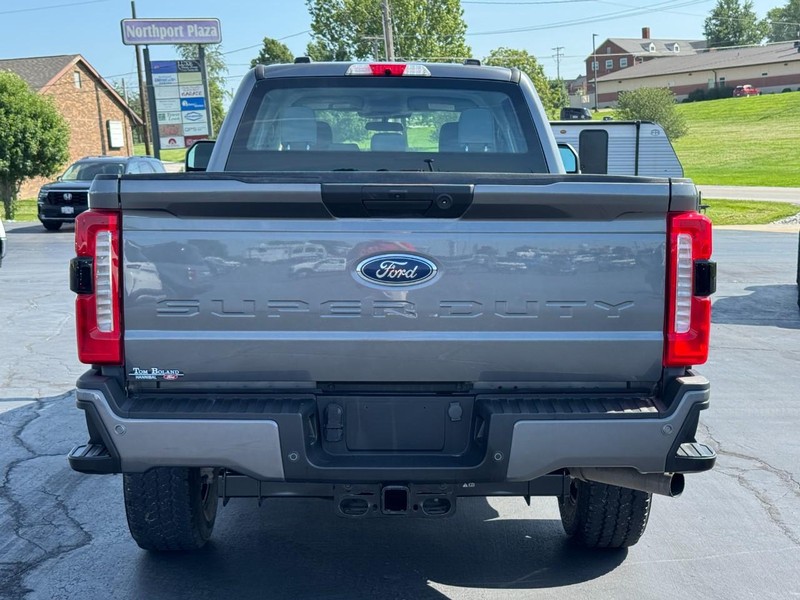 Ford Super Duty F-350 SRW Vehicle Image 04