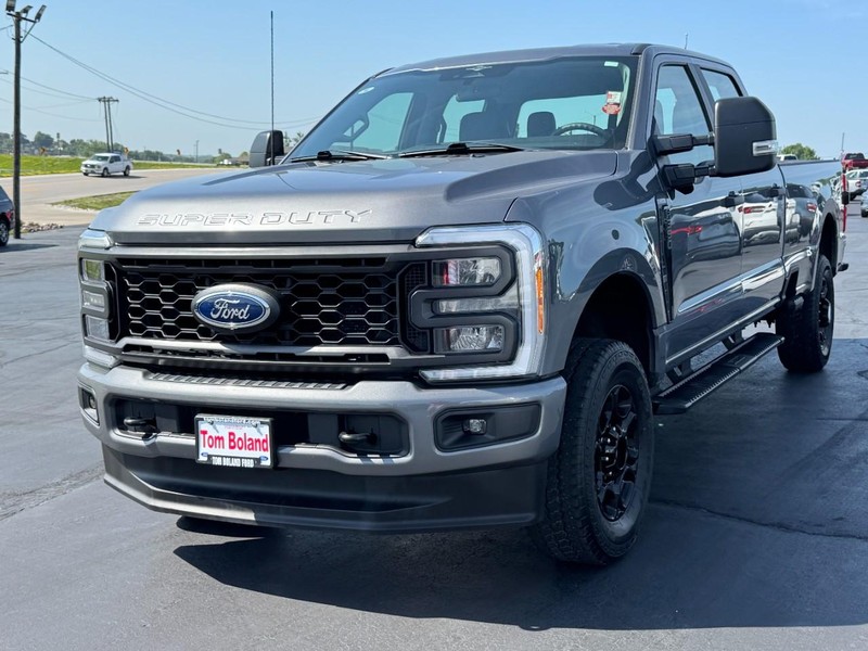 Ford Super Duty F-350 SRW Vehicle Image 08