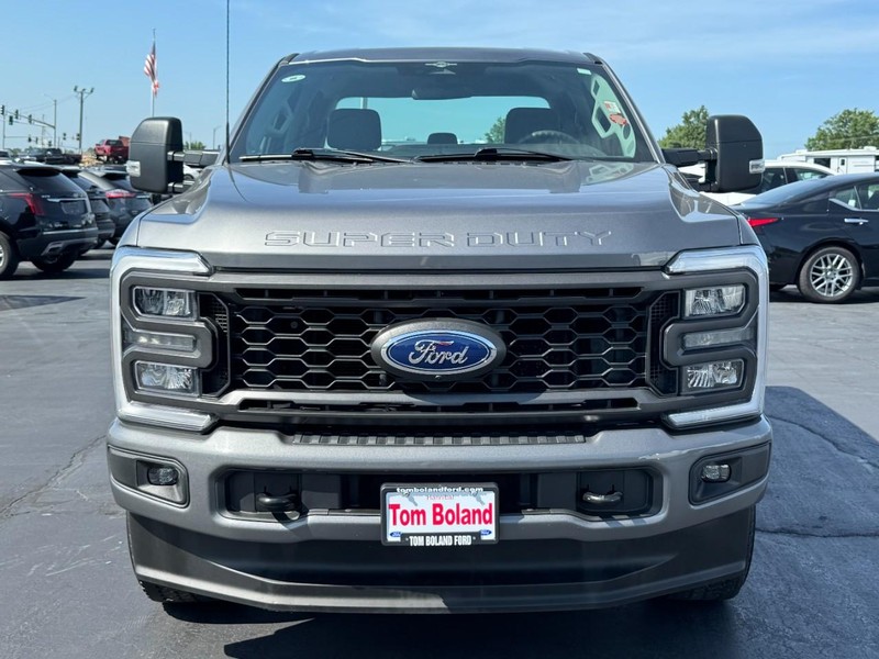 Ford Super Duty F-350 SRW Vehicle Image 09