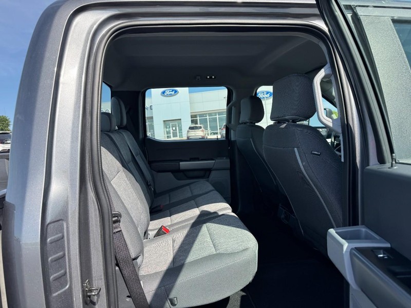 Ford Super Duty F-350 SRW Vehicle Image 10