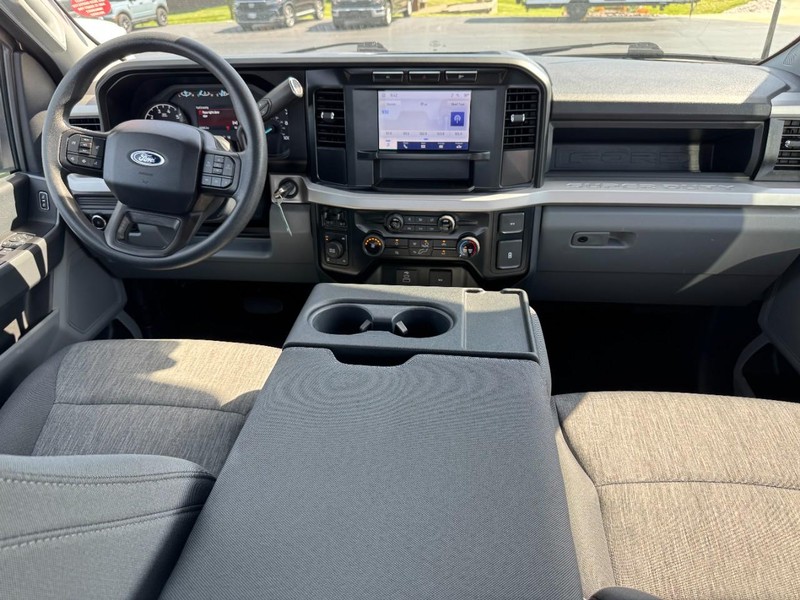 Ford Super Duty F-350 SRW Vehicle Image 11