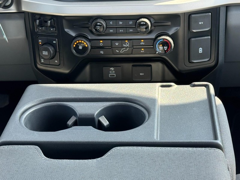 Ford Super Duty F-350 SRW Vehicle Image 14