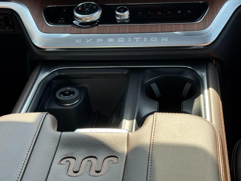 Ford Expedition Max Vehicle Image 10