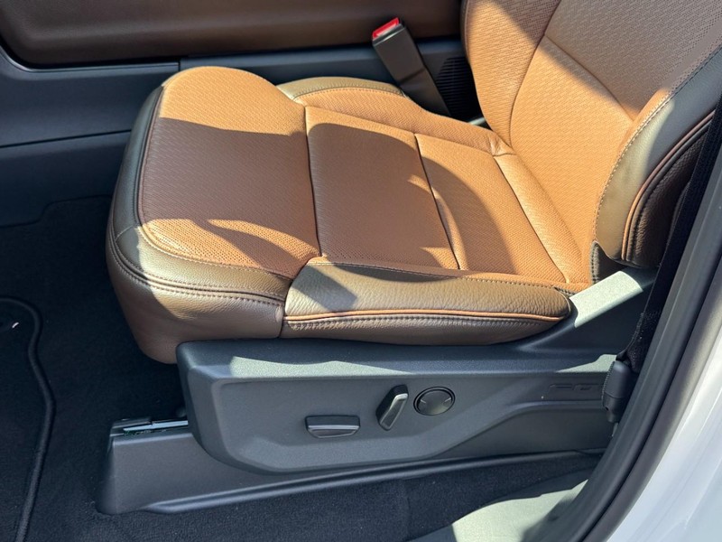Ford Expedition Max Vehicle Image 16