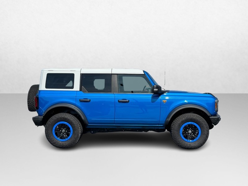Ford Bronco Vehicle Full-screen Gallery Image 02
