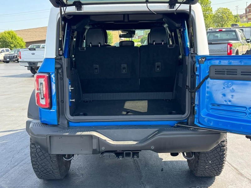 Ford Bronco Vehicle Full-screen Gallery Image 05