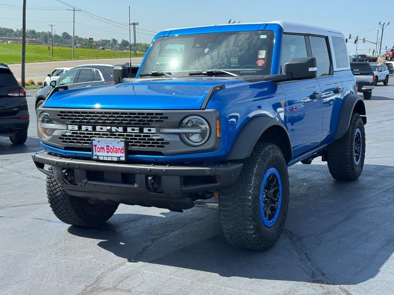 Ford Bronco Vehicle Full-screen Gallery Image 08