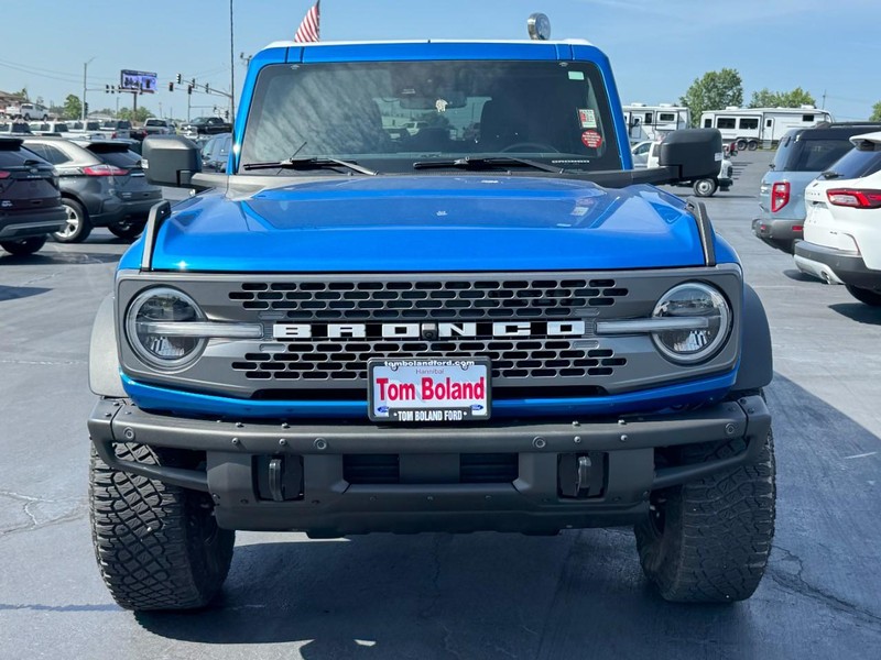 Ford Bronco Vehicle Full-screen Gallery Image 09