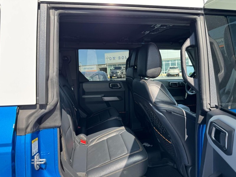 Ford Bronco Vehicle Full-screen Gallery Image 10