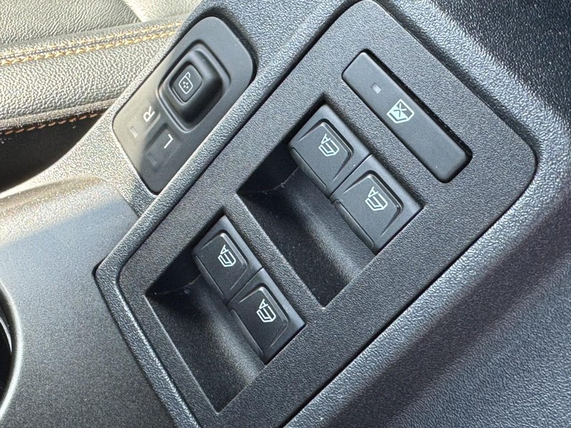 Ford Bronco Vehicle Full-screen Gallery Image 22