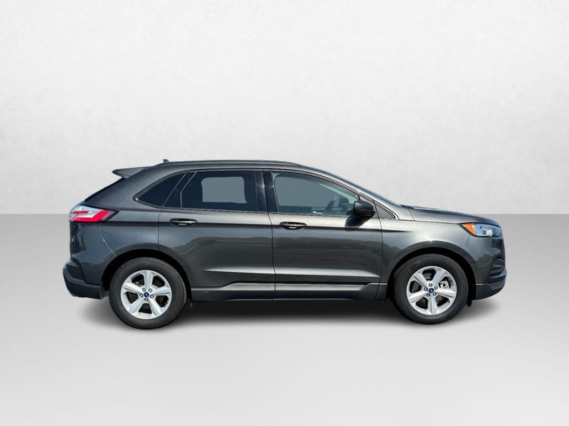 Ford Edge Vehicle Full-screen Gallery Image 02