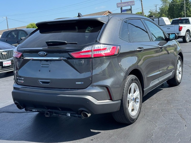 Ford Edge Vehicle Full-screen Gallery Image 03