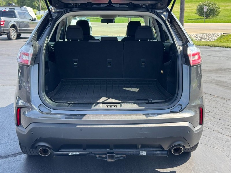 Ford Edge Vehicle Full-screen Gallery Image 05