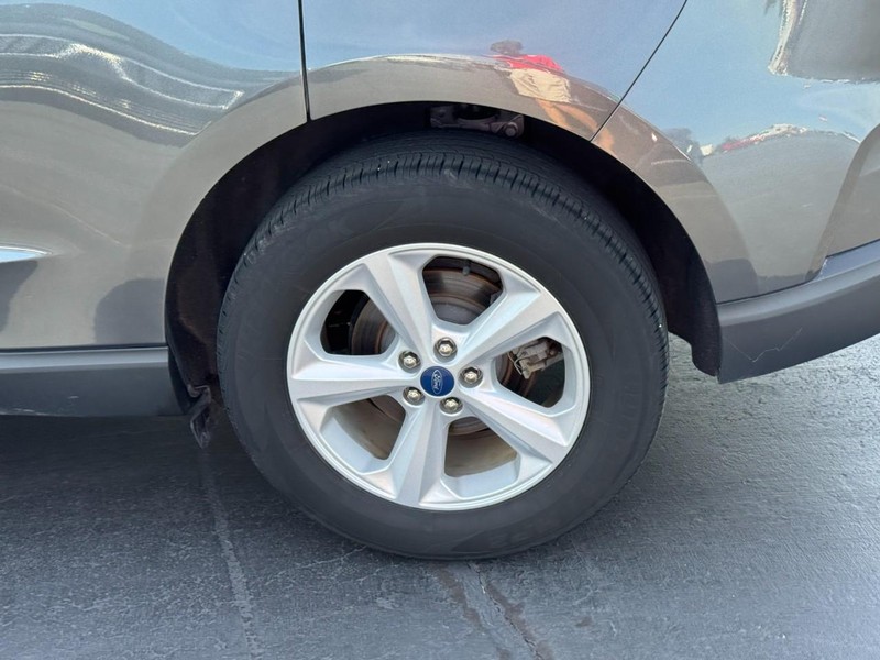 Ford Edge Vehicle Full-screen Gallery Image 07