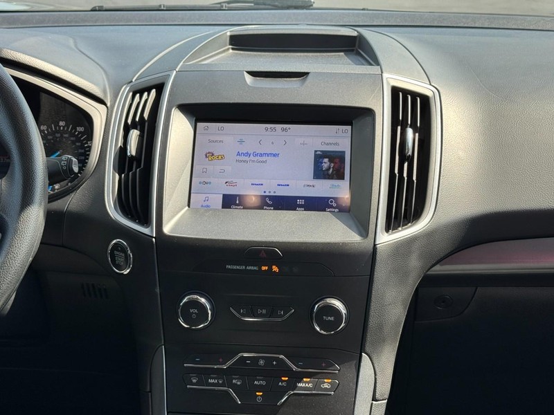 Ford Edge Vehicle Full-screen Gallery Image 13