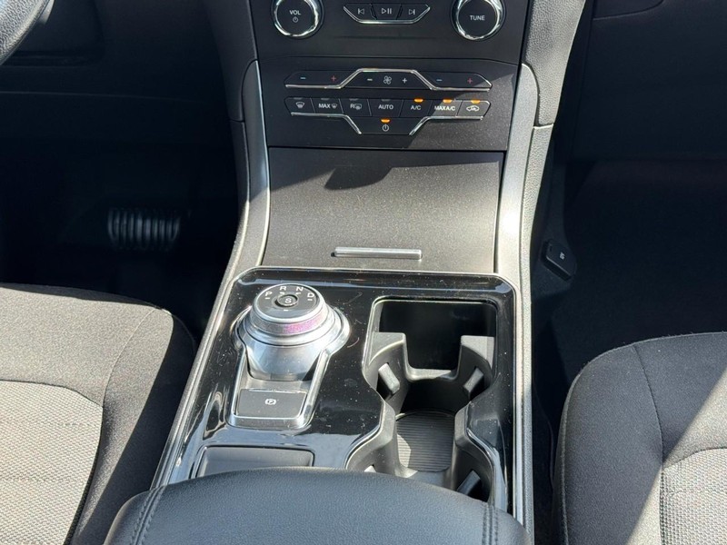 Ford Edge Vehicle Full-screen Gallery Image 14