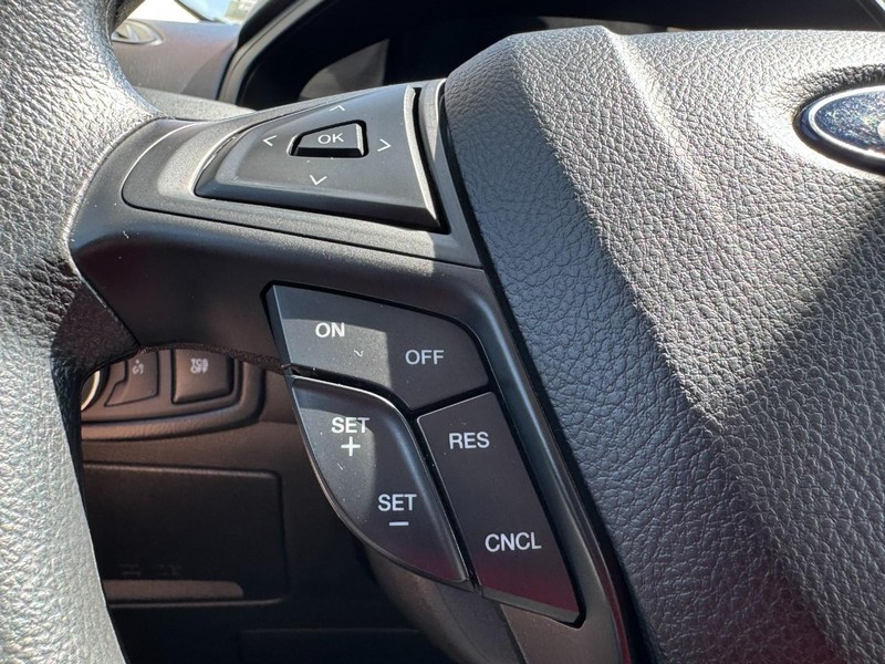 Ford Edge Vehicle Full-screen Gallery Image 16
