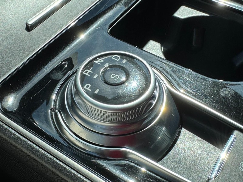 Ford Edge Vehicle Full-screen Gallery Image 19