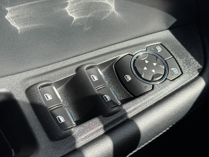 Ford Edge Vehicle Full-screen Gallery Image 21