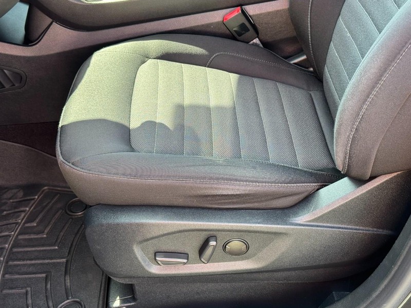 Ford Edge Vehicle Full-screen Gallery Image 22